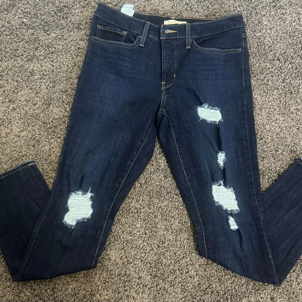 Women's Levi's® 311™ Shaping
Skinny Jeans like new 30 x 30 - Picture 2 of 5